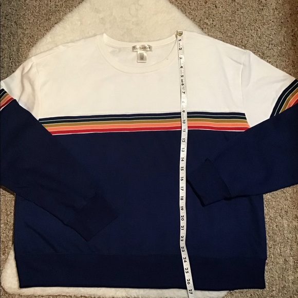 youth in revolt Tops - Women’s youth in revolt size XX large sweatshirt